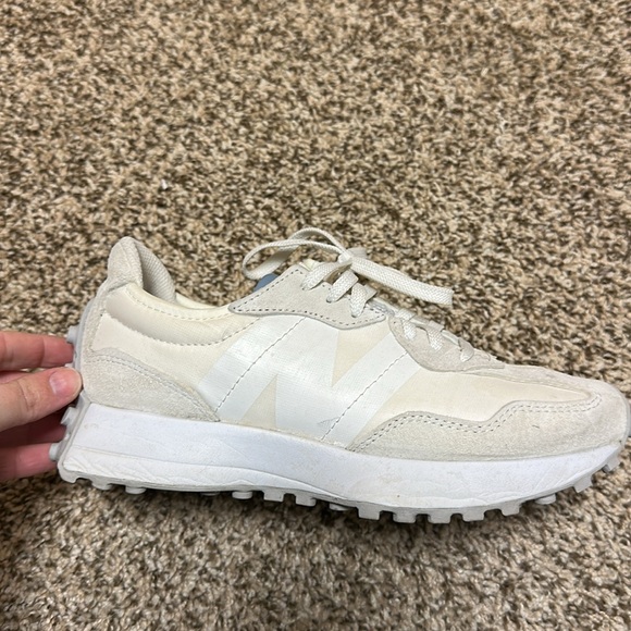 New Balance 327 sz 6 - Picture 4 of 10